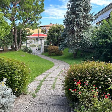 Gold Garda Desenzano Apartman Desenzano del Garda Kültér fotó