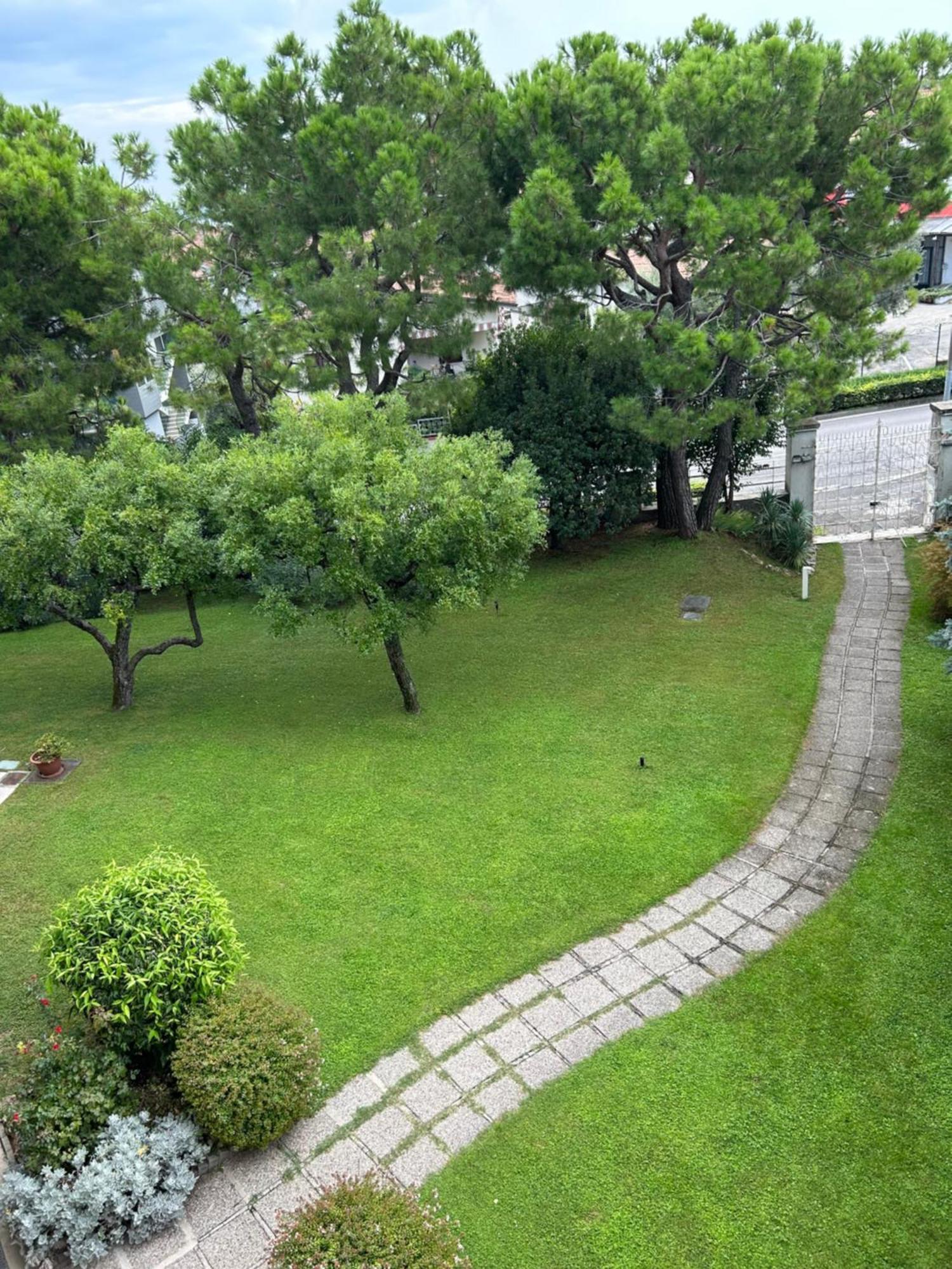 Gold Garda Desenzano Apartman Desenzano del Garda Kültér fotó