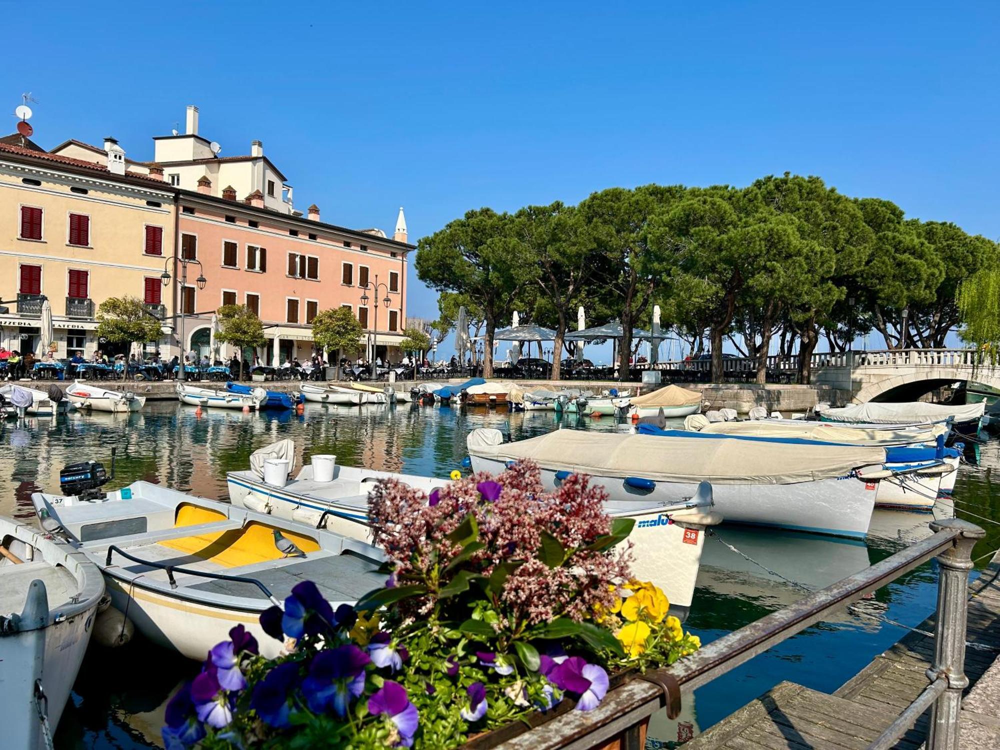 Gold Garda Desenzano Apartman Desenzano del Garda Kültér fotó