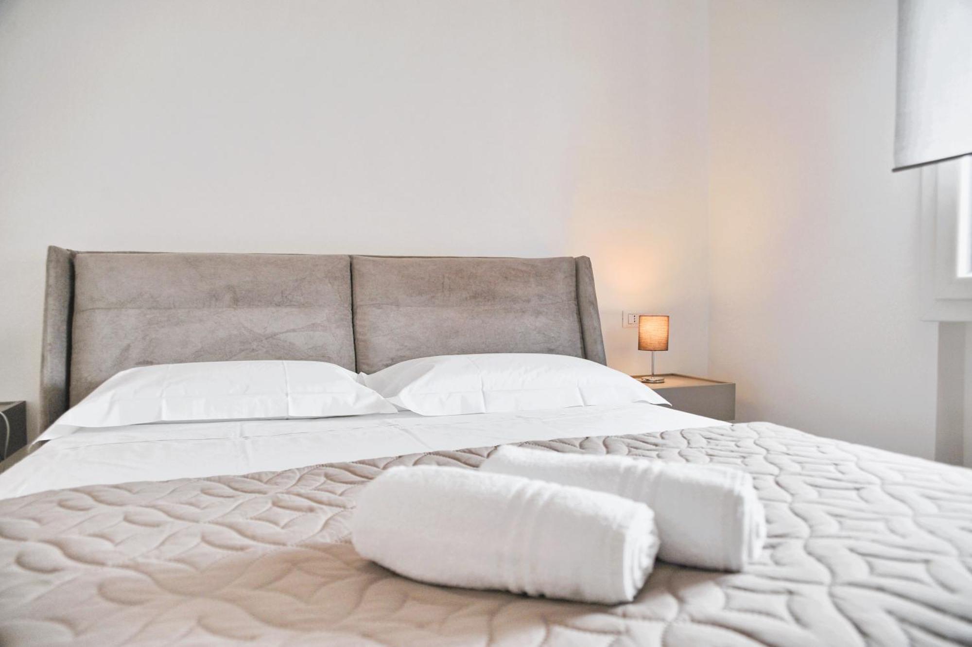 Gold Garda Desenzano Apartman Desenzano del Garda Kültér fotó